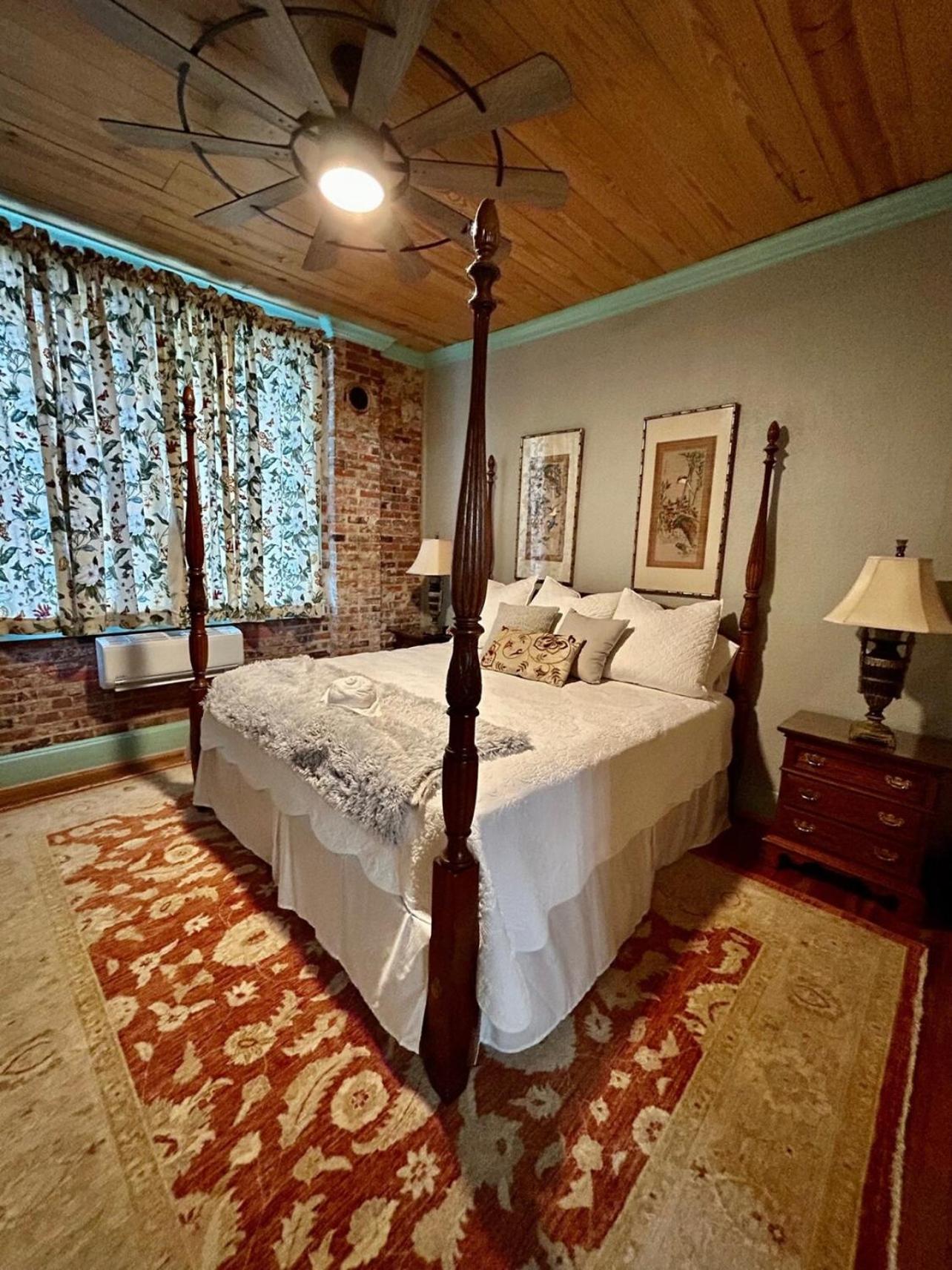 Chipley'S Squareview Inn Carthage المظهر الخارجي الصورة