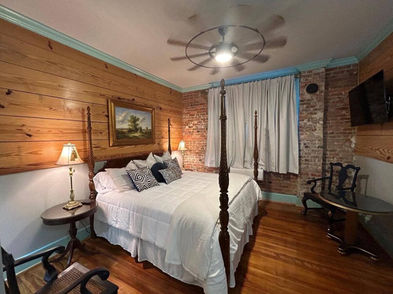 Chipley'S Squareview Inn Carthage المظهر الخارجي الصورة