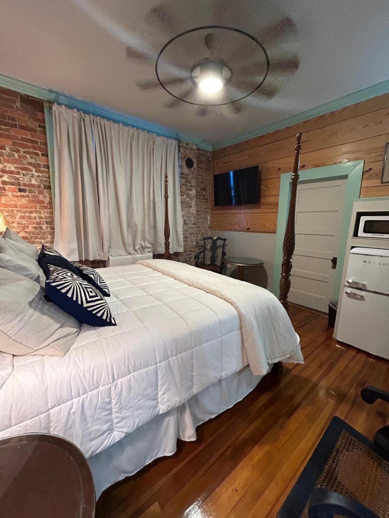 Chipley'S Squareview Inn Carthage المظهر الخارجي الصورة